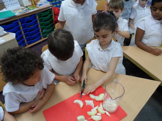 Y1B/S making French Onion soup for French day October 2013-12-10 